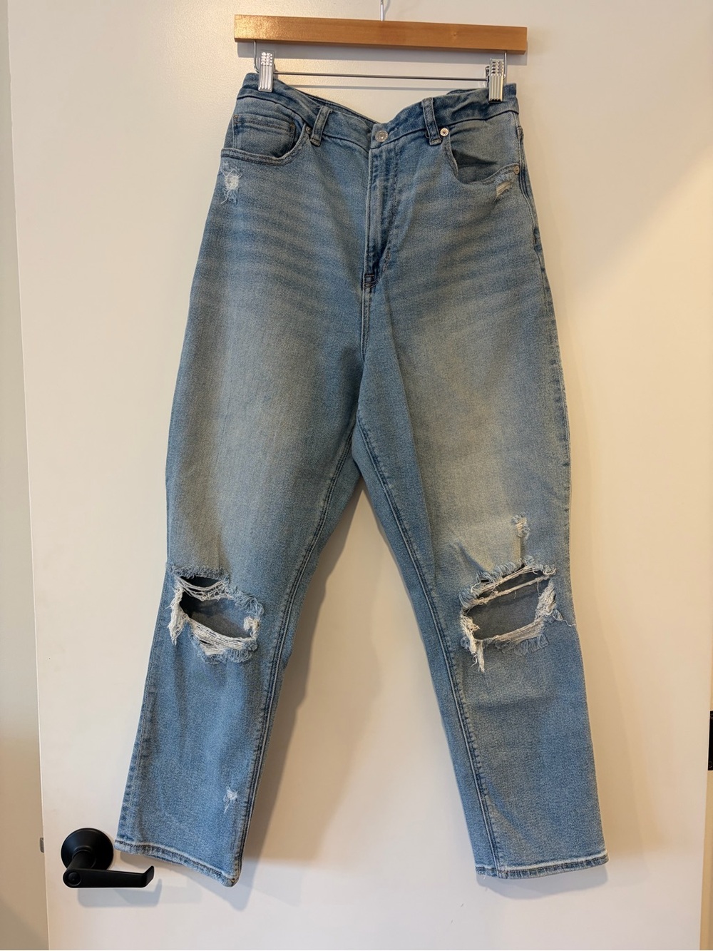 American Eagle Blue Distressed High-Waist Women’s Jeans